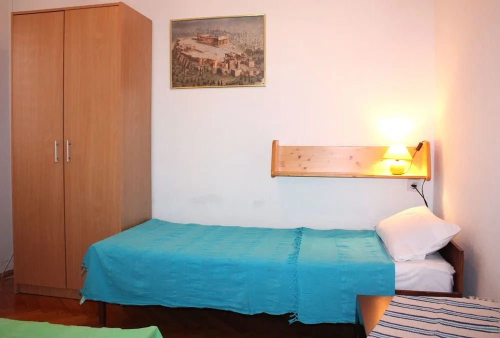 Dora Apartments