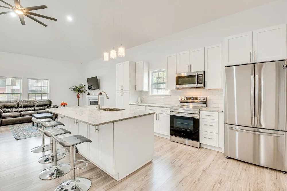 Spacious Atlanta Home w/ Deck < 5 Mi to Downtown!