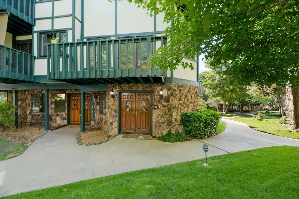 110 - Viking Bear Lair Lakeside Condo