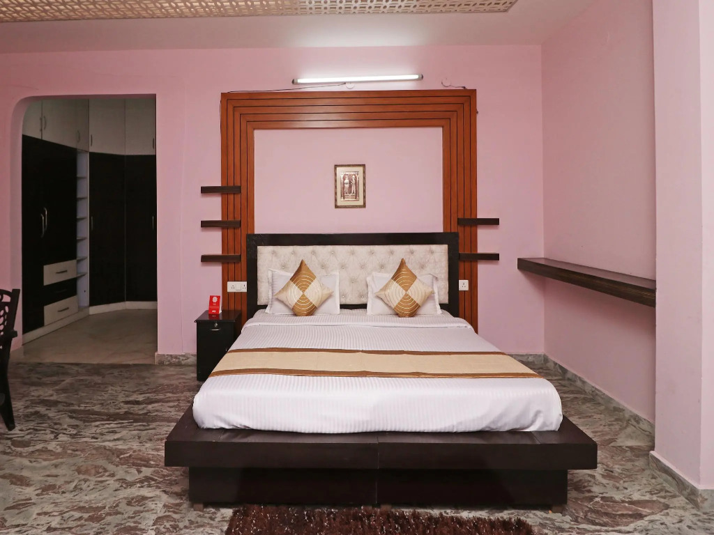 OYO 10665 Sector 20