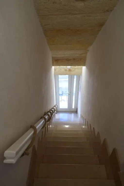 F&L house