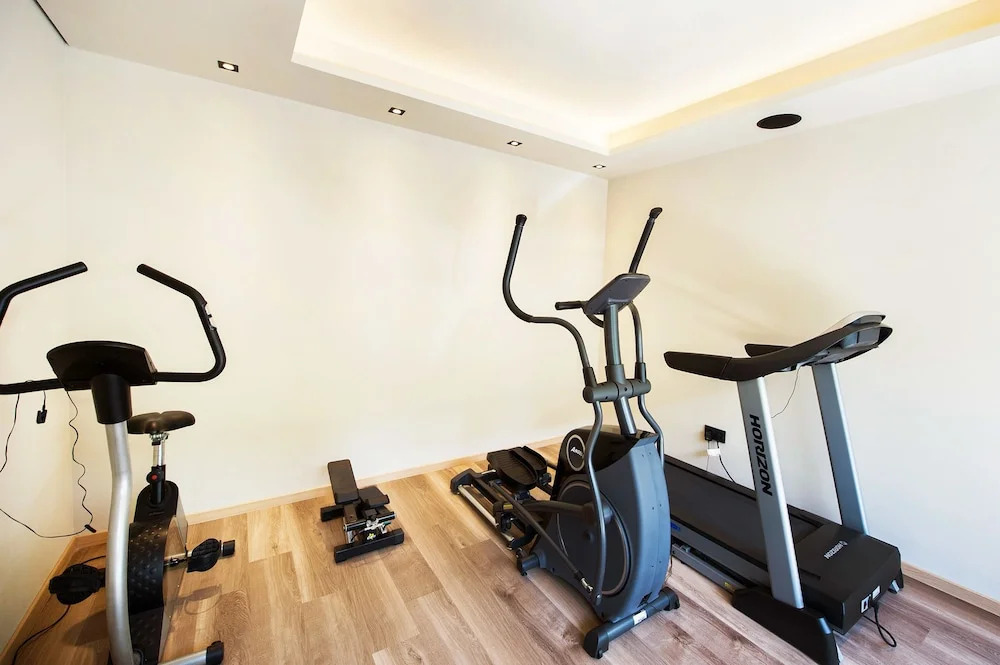 Haus Gregori Modern & Central Stay in Vineyard with Rooftop & Served Breakfast