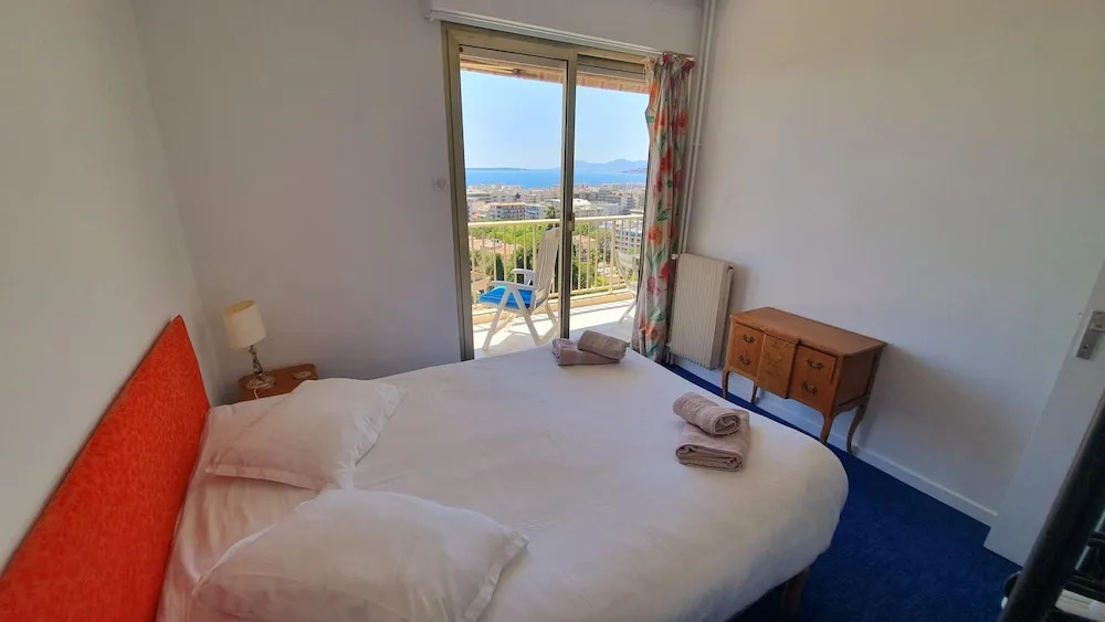 Beautiful 3-bedrooms Apartment, Sea View