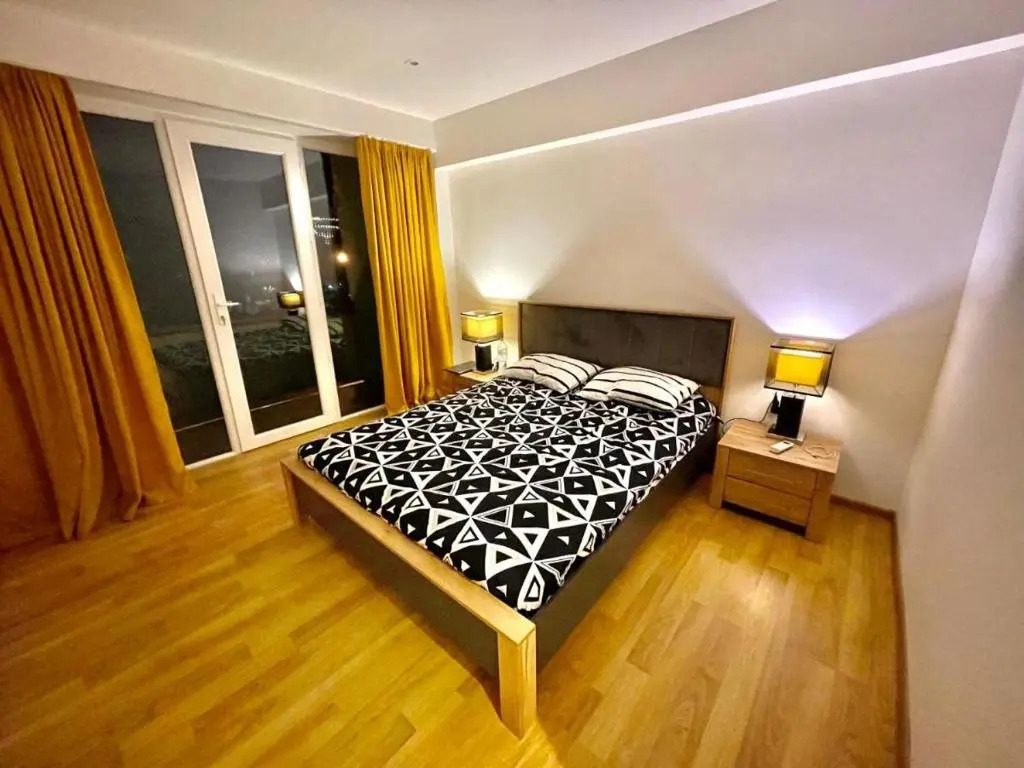 2 Bedroom Apartment on Chavchavadze Ave