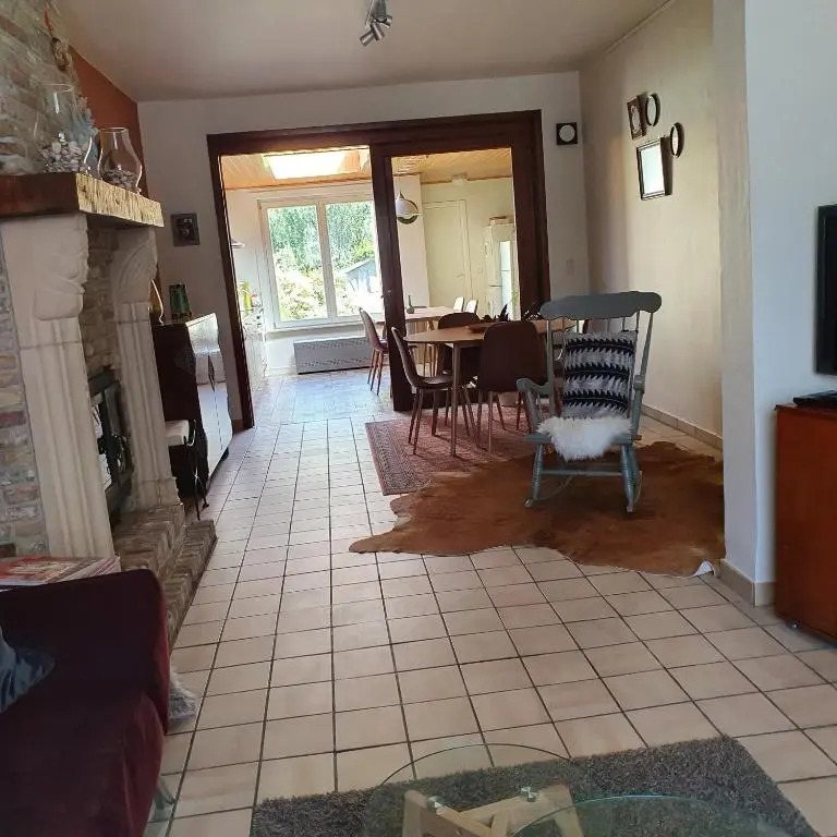 Close to centre, 3 rooms, 2 bathr & wc, free parking & wifi, spacious living area & kitchen