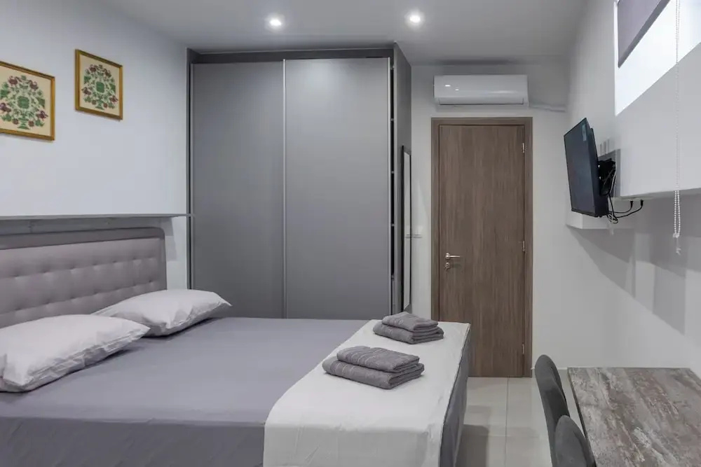 Pagrati Studio New Chic and Central