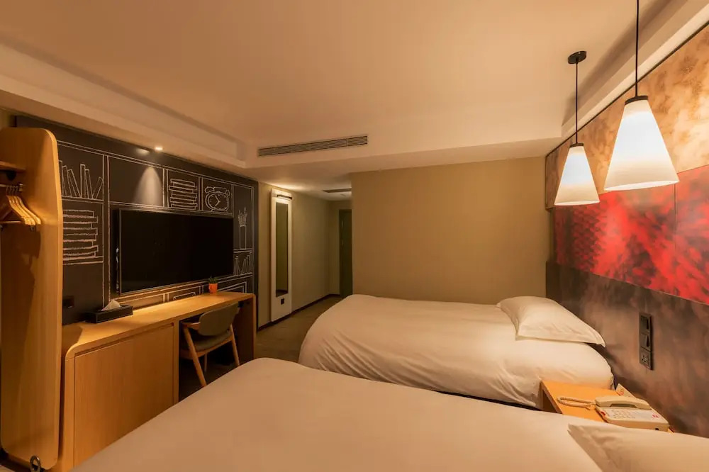 ibis Taipei Jianguo North Road Hotel