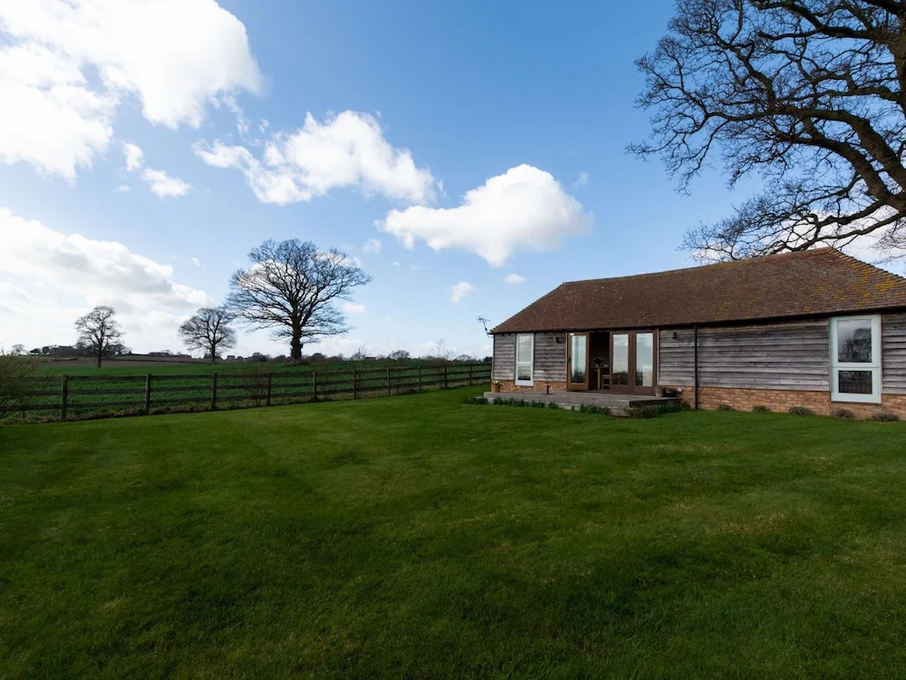 Nicely Furnished Cottage in Bilsington Countryside
