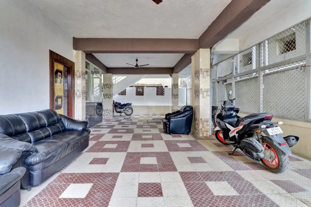 Hotel O SESHADRI HOMESTAY