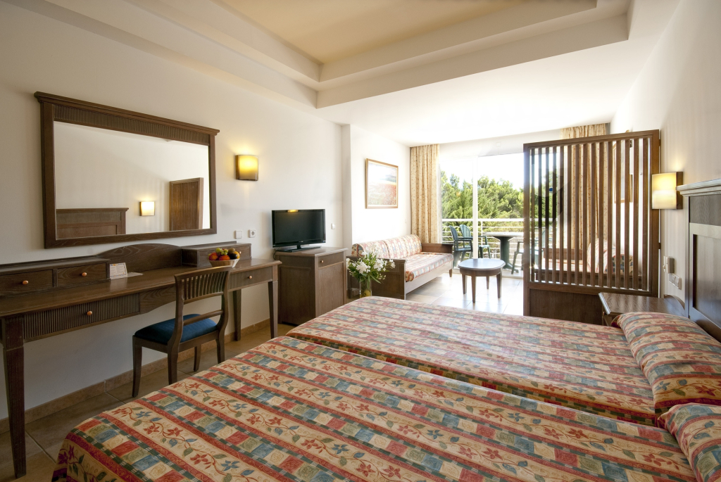 FERGUS Club Font de Sa Cala Beach
