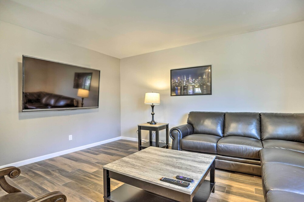 Ideally Located Glen Cove Apartment!