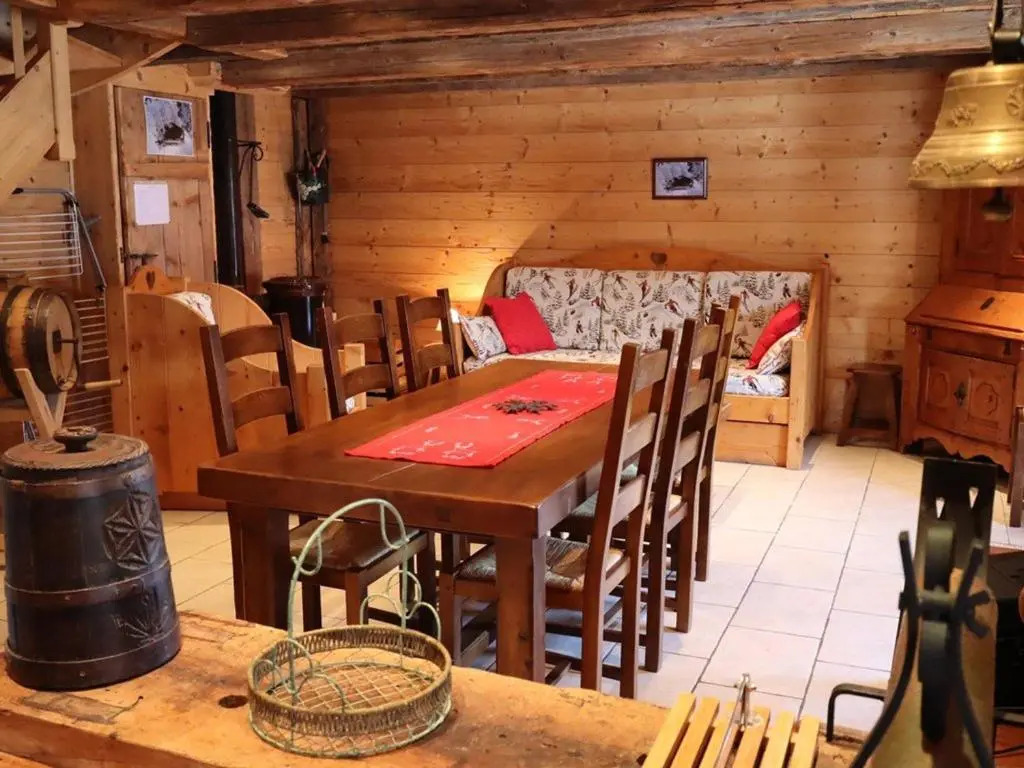 Chalet 3 pièces, 6 pers, 2 km des pistes, plein sud, internet - FR-1-342-158