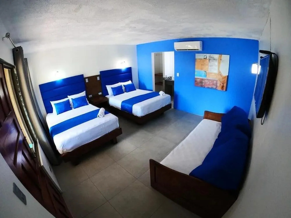 Hotel Blue Marlin - Nightclub & Sports Bar on Site