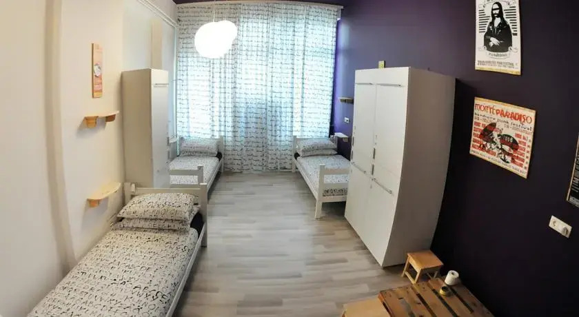Hostel Underground Rooms
