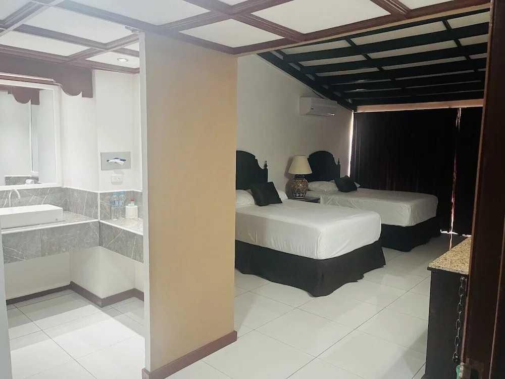 HOTEL TESORO BEACH