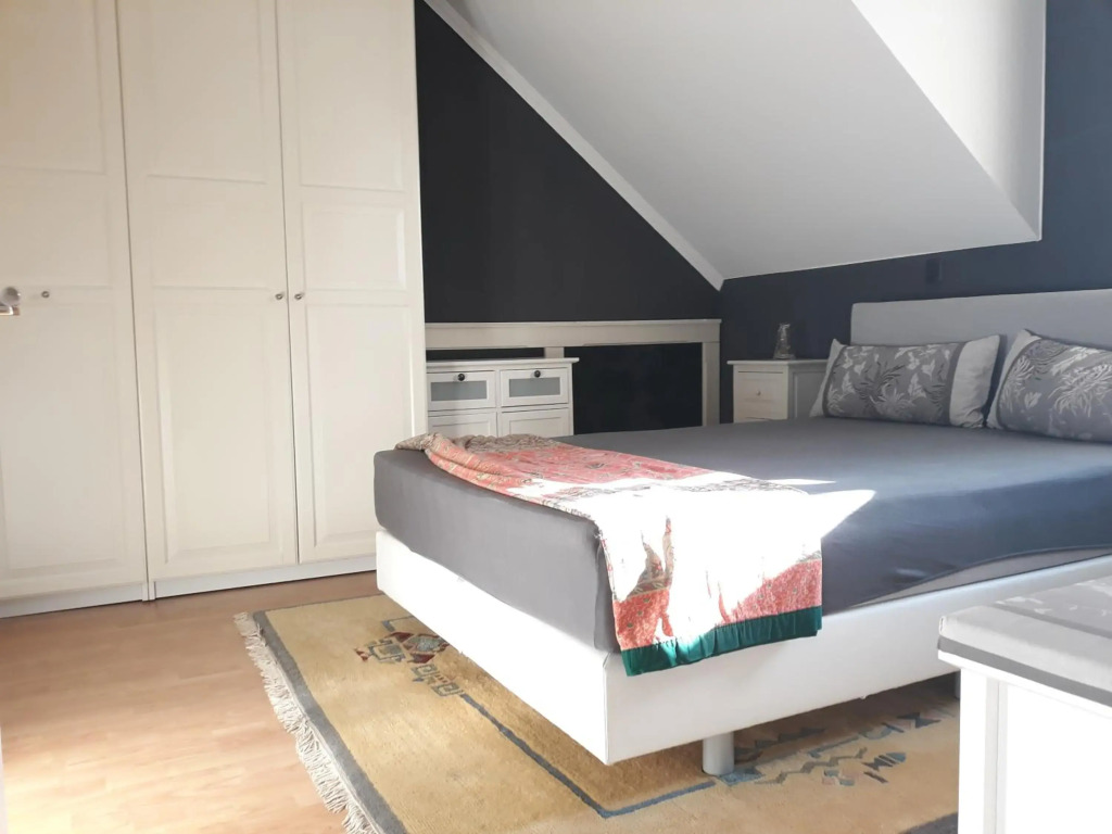 Bed & Pool