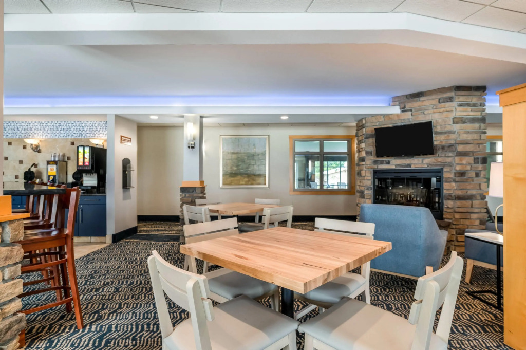 AmericInn by Wyndham Fairfield