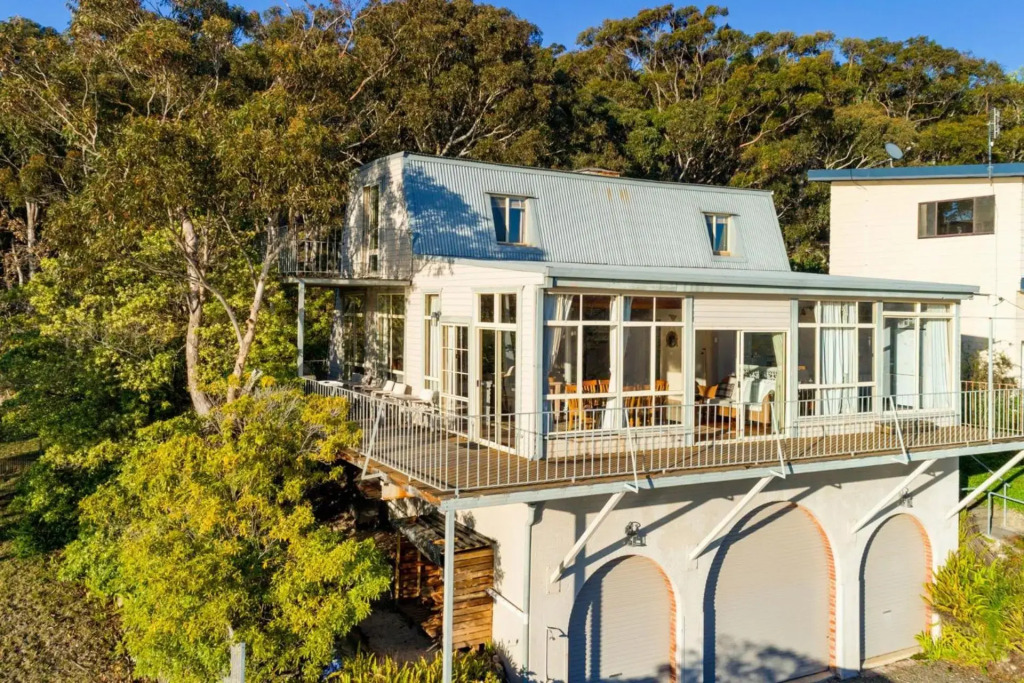 Sea Point at Hyams Beach