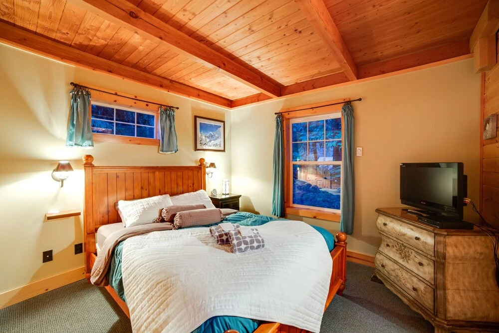 Mt. Baker Lodging Cabin 11 – Hot Tub, BBQ, Sleeps 6! by MBL