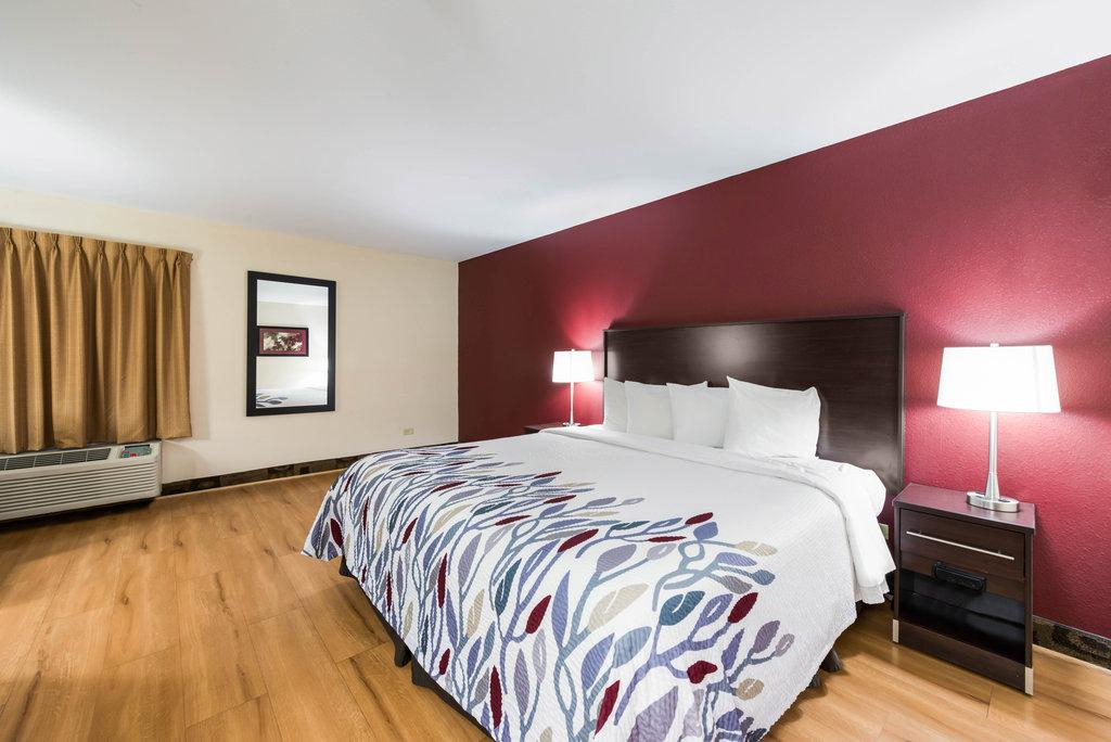 Econo Lodge Inn & Suites