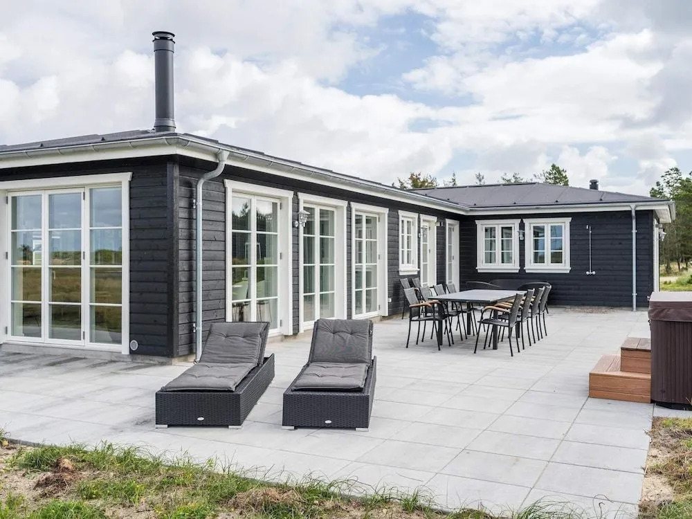 10 Person Holiday Home in Blavand
