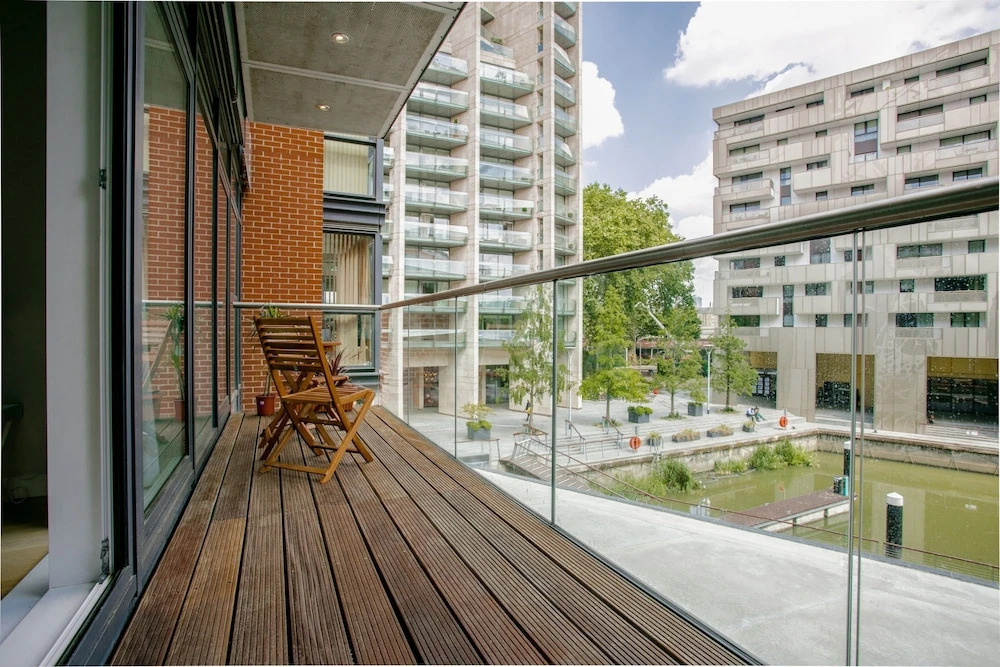 2 Bedroom Canal-side Flat