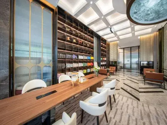 Atour Hotel Chengdu Longquan Shimao Plaza