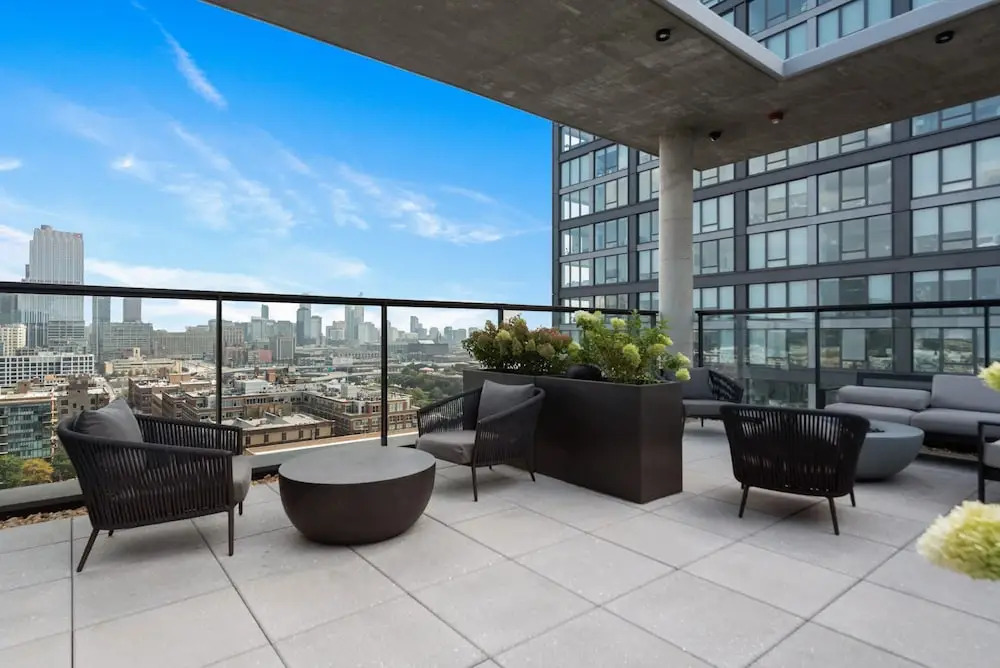 West Loop High-end 2BR Walkable City Views