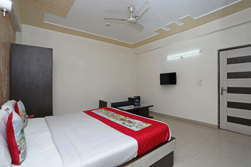 OYO 11005 Hotel Shanti Palace