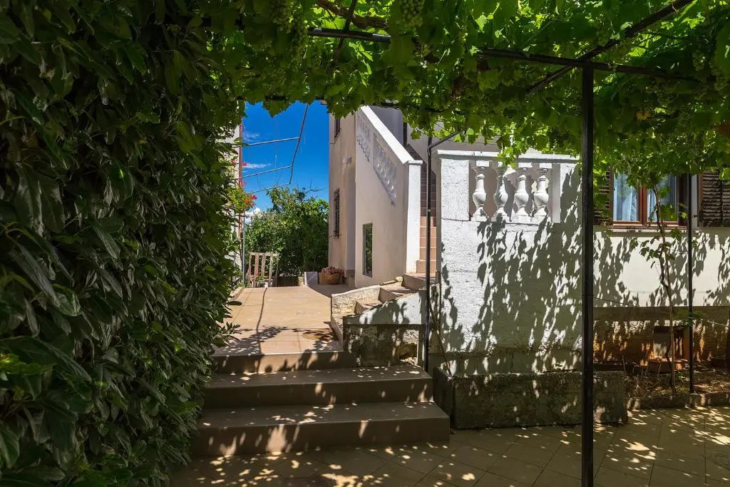 Apartman D&D, Dvorine 63