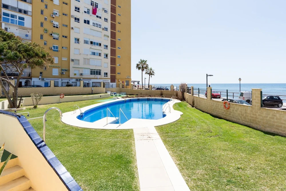 Calahonda primera linea de playa