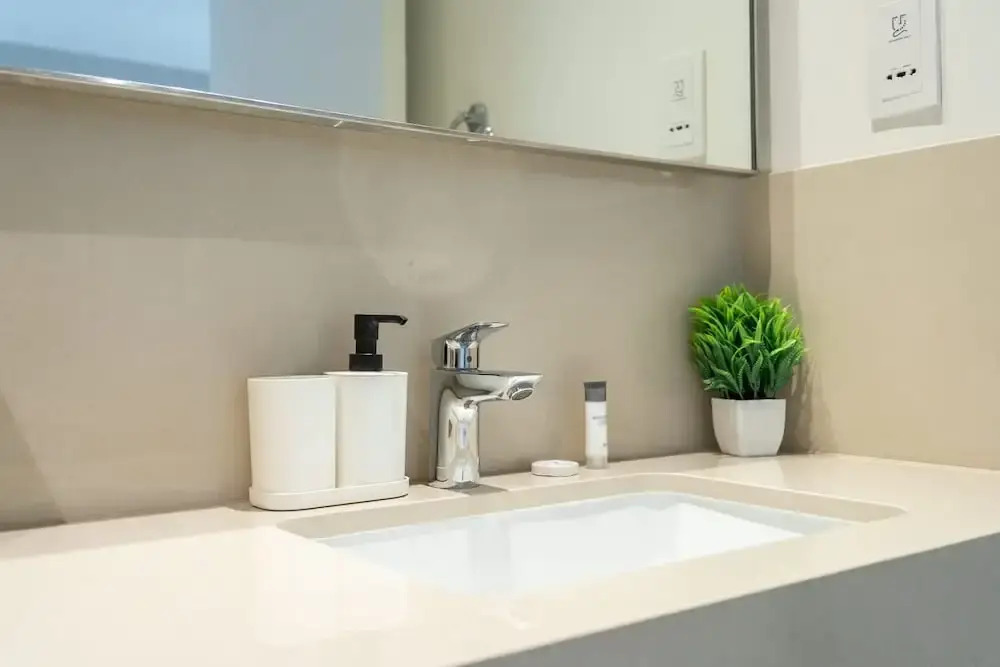 Modern 1-bedroom Apartment Perfect for Family in Downtown With Skyline Views