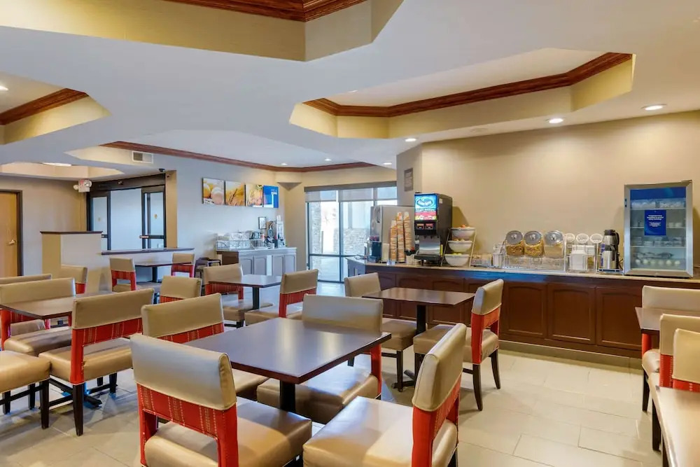 Comfort Suites