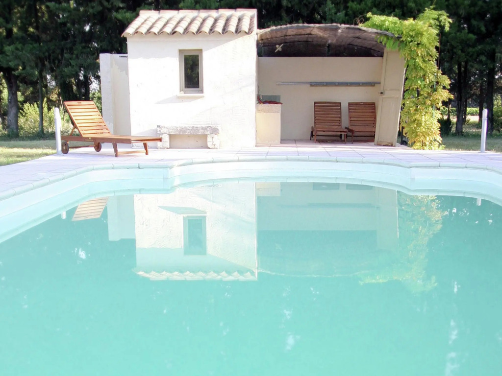 Lovely Cottage in Valréas with Swimming Pool