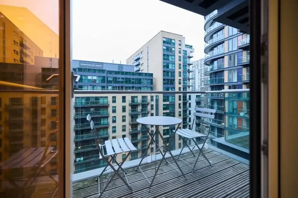 The Millharbour Retreat - Elegant 1bdr Flat With Balconies