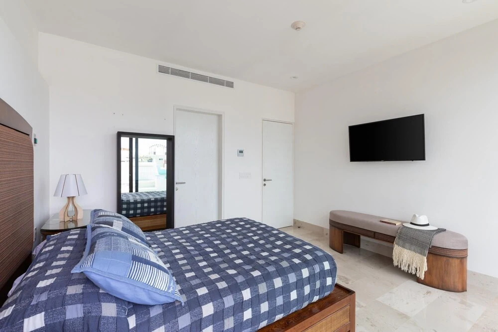 Exclusive 2 Level PH 3 BR Private Pool Roof Wifi Stunning Amenities GYM