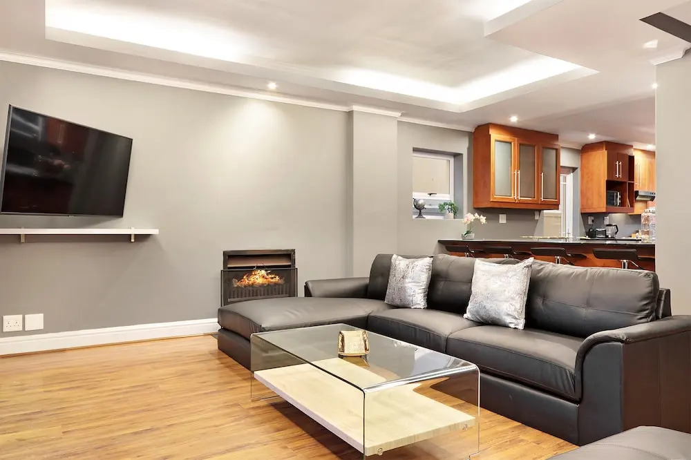 Villa de la Mer Hout Bay Beachfront