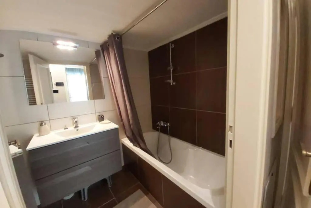 Luxury beachfront 3 bedroom apartment in Kavouri beach, Athens