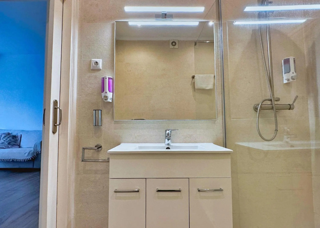 Skol 242 Excellent One Bedroom Apartment with Sea Views