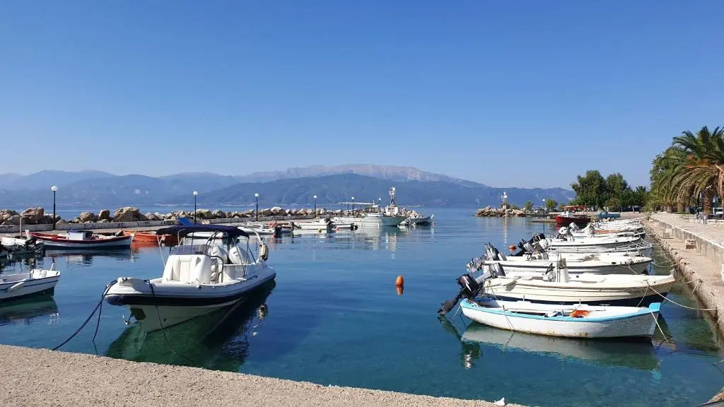 Nafpaktos PebBle Apartments in Marathias