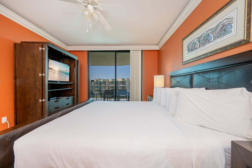 Phoenix On The Bay 1528 3 Bedroom Condo