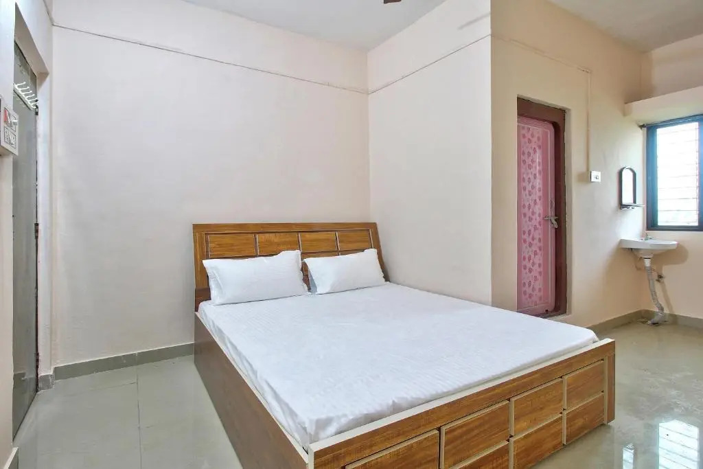 SPOT ON 43864 Shubh Ratna Lodge SPOT