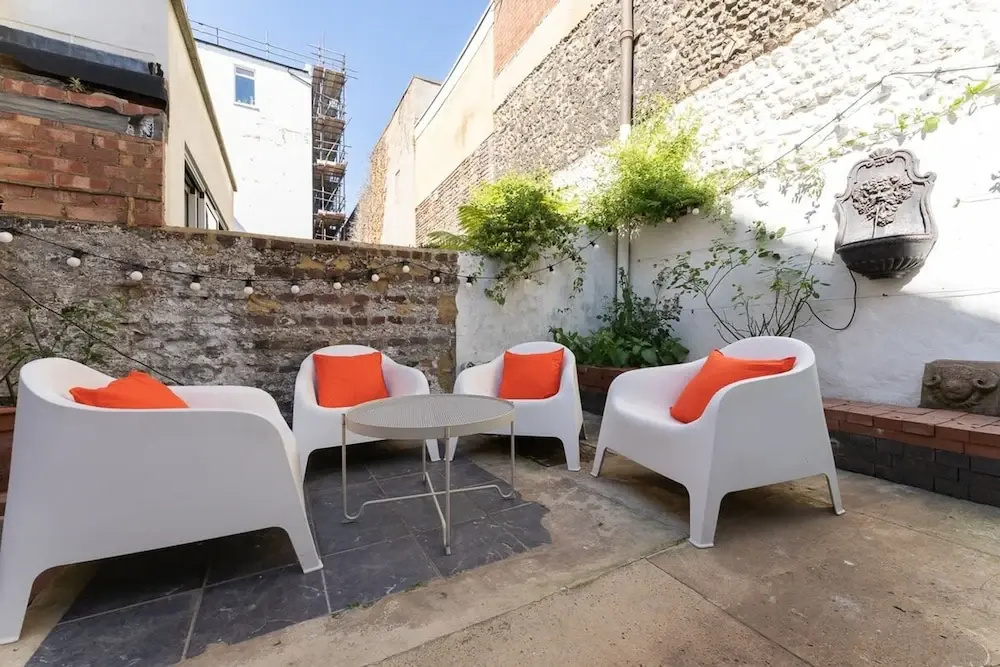 Host Stay Sunny Terrace on Robert Street