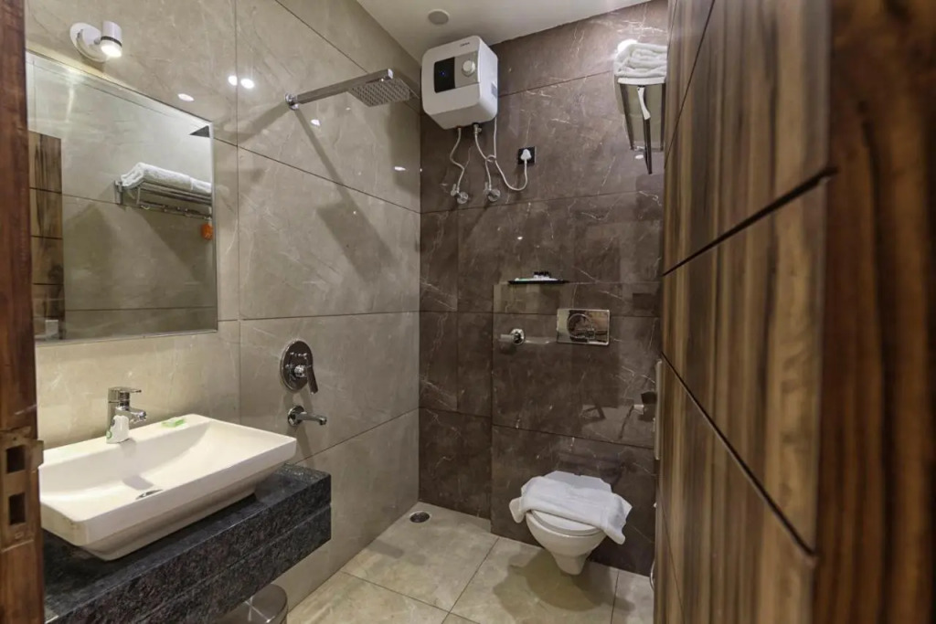 Royal 9 hotel & Banquet
