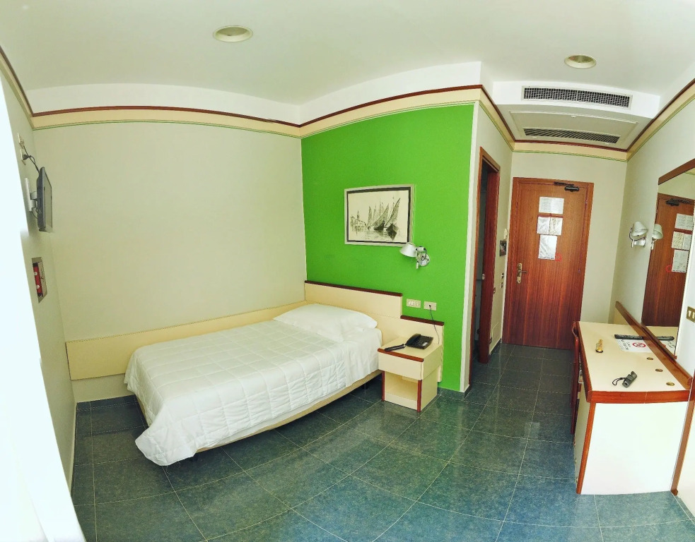Le Petit Hotel