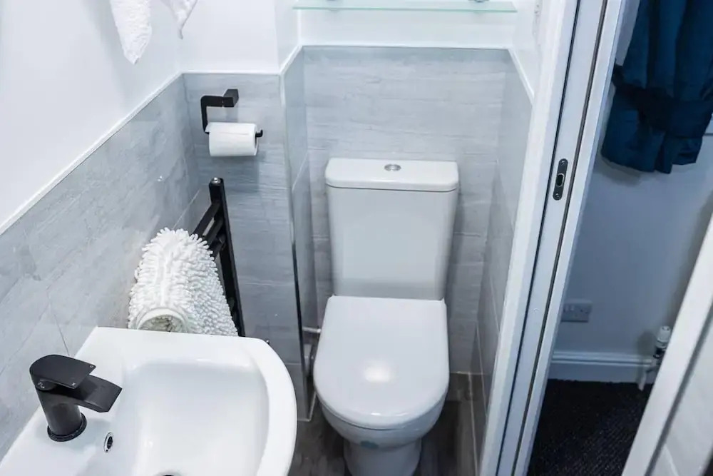 Stunning 4-bed House in Telford West Midlands