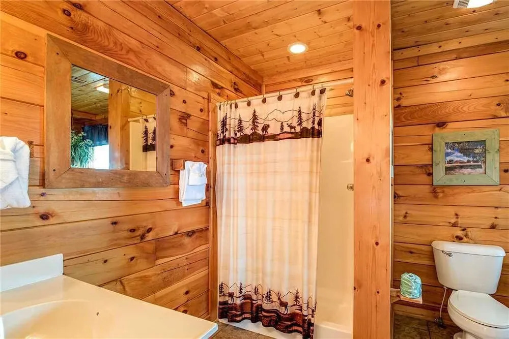 Mountain Seduction 2 Bedroom Mountain View Home with Hot Tub