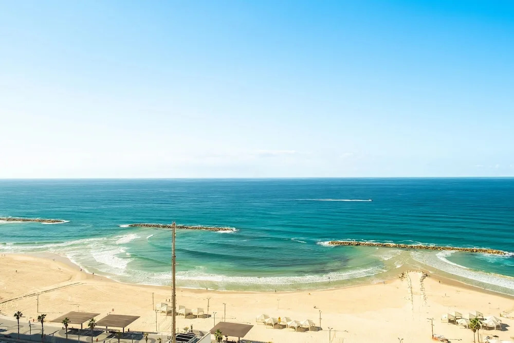 Full Sea View on The Beach With Balcony