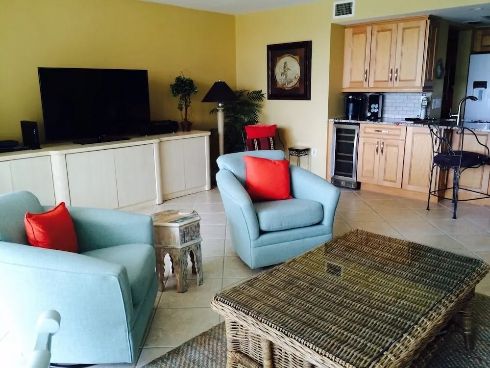 Midnight Cove Ii 117f - Fun & Updated Intercoastal View 2 Bedroom Condo