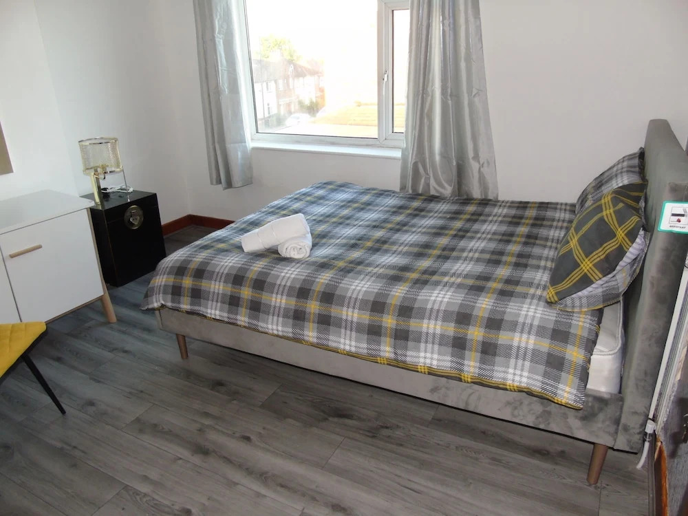 Beautiful 4-Bed Apartment